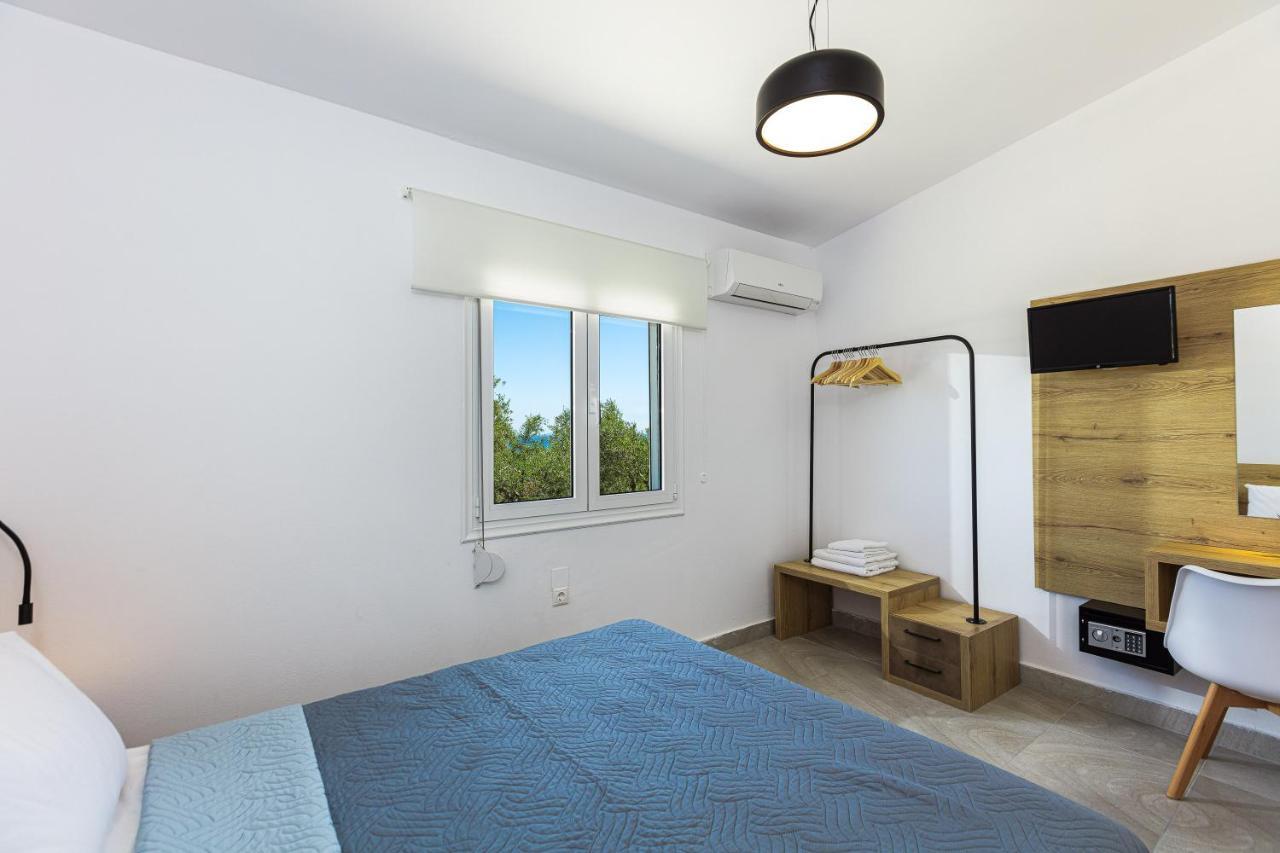 Gramvella Resort Adelianos Kampos Exterior photo