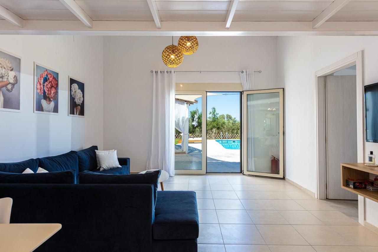 Gramvella Resort Adelianos Kampos Exterior photo